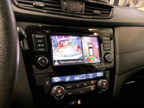 Used 2020 Nissan Rogue SL image 26