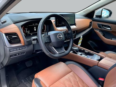 Used 2025 Nissan Rogue Platinum w/ Platinum Premium Package FWD image 18