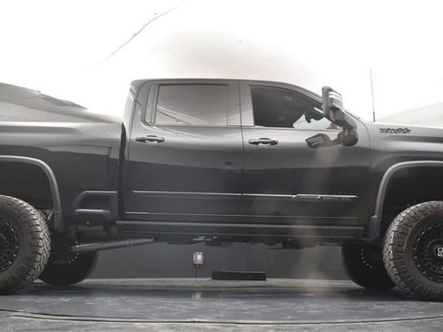 Used 2024 Chevrolet Silverado 2500 High Country w/ Midnight Edition image 36