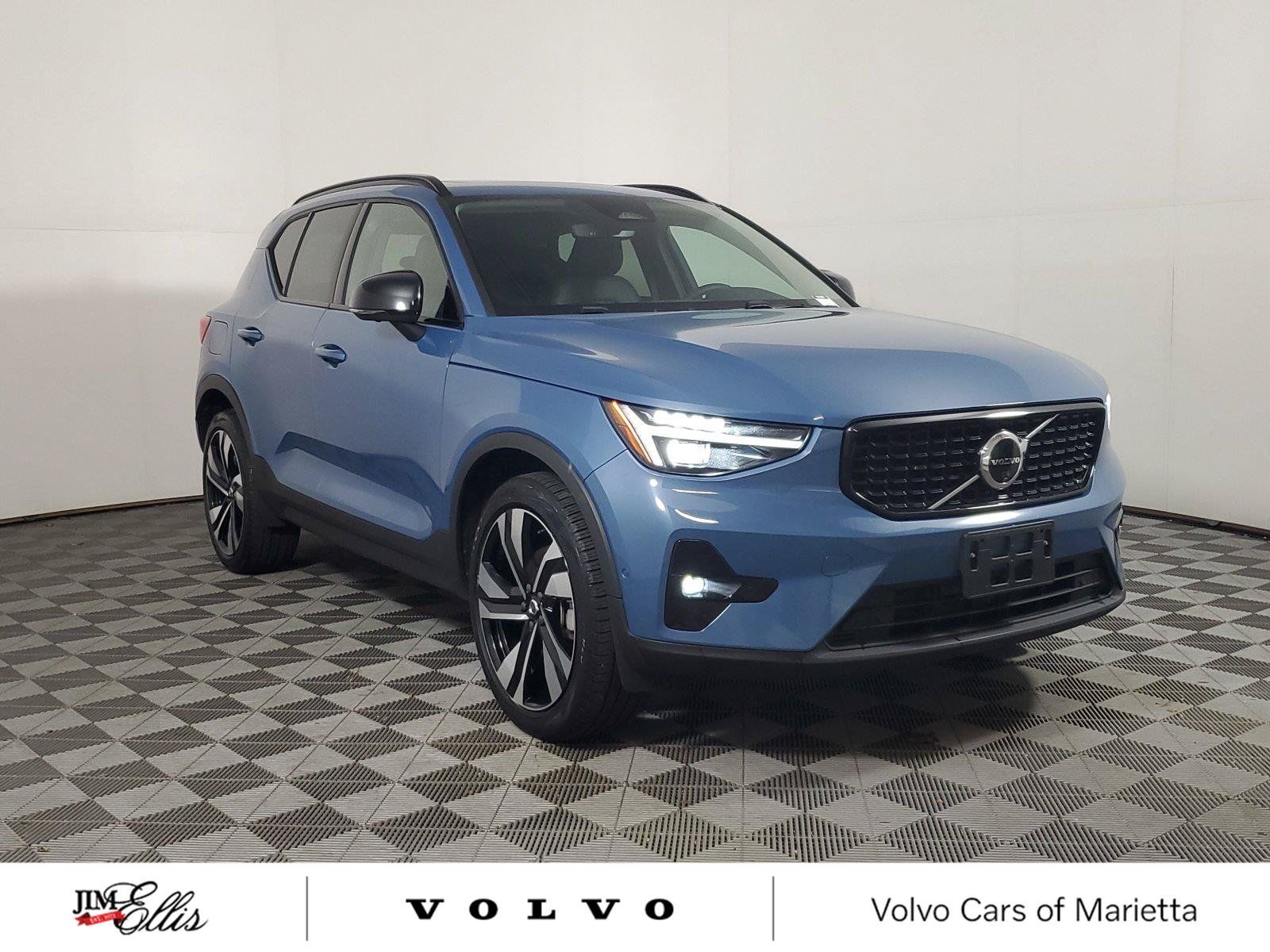 Used 2024 Volvo XC40 B5 Ultimate w/ Protection Package Premier AWD/4WD image 1