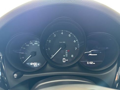 Used 2024 Porsche Macan w/ Premium Plus Package image 12