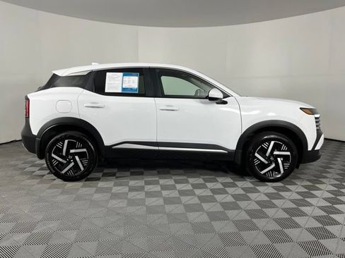 Used 2025 Nissan Kicks SV FWD image 12