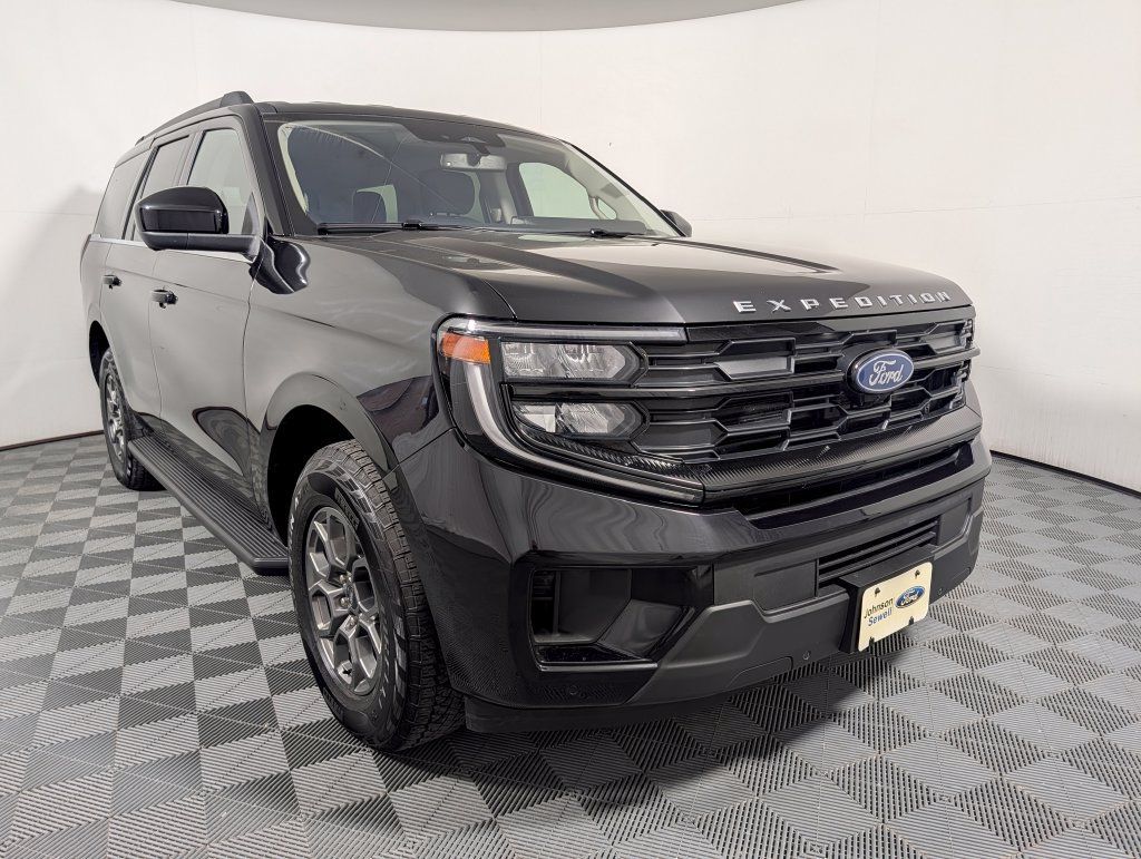 Certified 2025 Ford Expedition Active RWD image 1