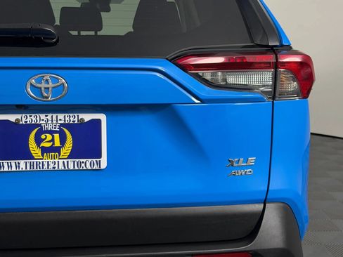 Used 2019 Toyota RAV4 XLE AWD/4WD image 11
