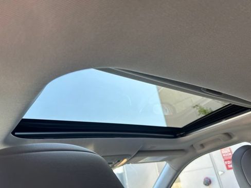 Used 2023 Toyota Highlander XLE FWD image 13