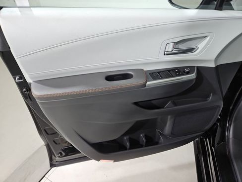Used 2023 Toyota Sienna XSE FWD image 11