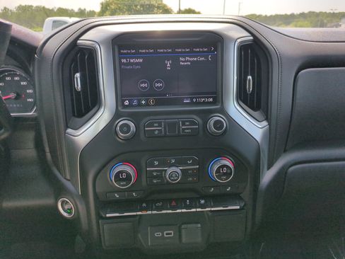 Used 2022 Chevrolet Silverado 1500 LT AWD/4WD image 23
