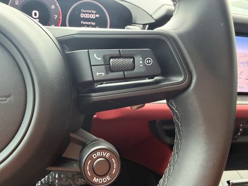 Certified 2025 Porsche Cayenne Coupe AWD/4WD image 36