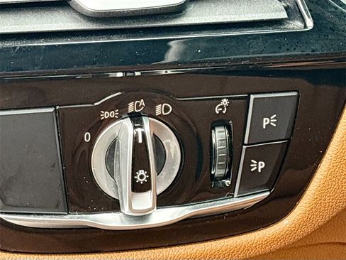 Used 2021 BMW 540i xDrive w/ M Sport Package image 10