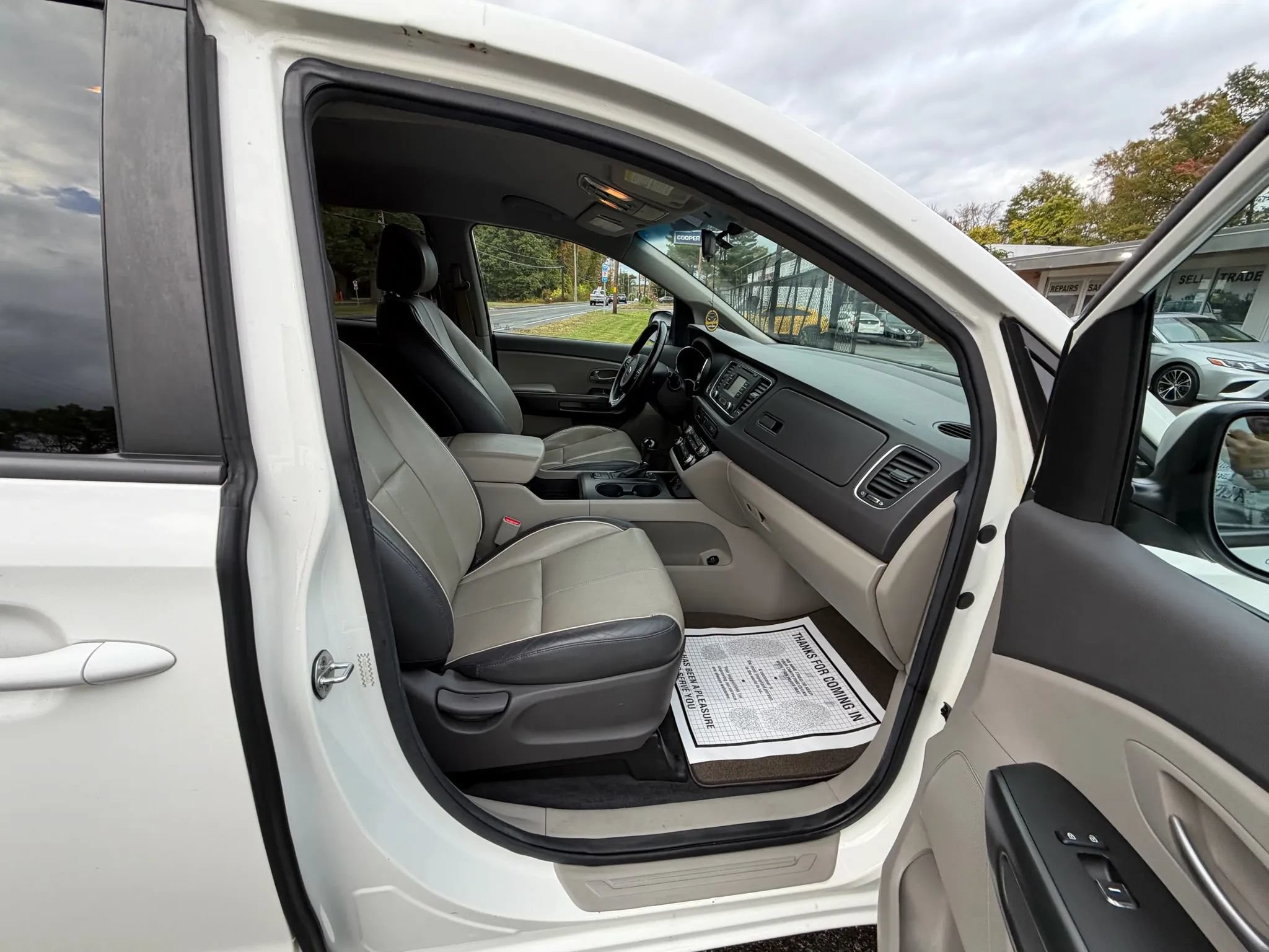 Used 2016 Kia Sedona LX w/ LX Essentials Premium Package FWD image 13