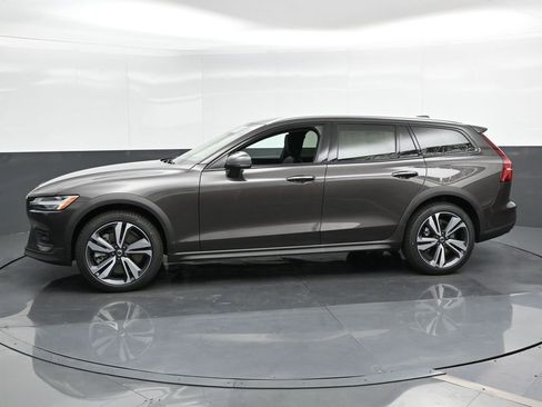 New 2025 Volvo V60 B5 Cross Country Plus w/ Protection Package Premier image 7