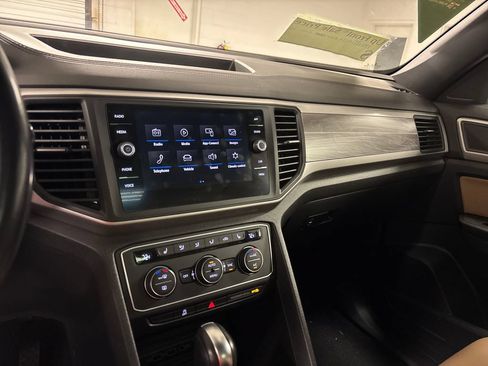 Used 2020 Volkswagen Atlas Cross Sport SE w/ Panoramic Sunroof Package AWD/4WD image 37