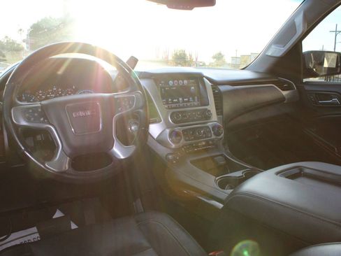 Used 2019 GMC Yukon XL SLT w/ Graphite Performance Edition image 16