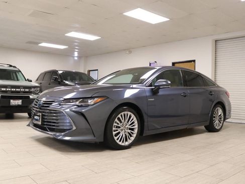 Used 2021 Toyota Avalon Limited w/ Advanced Safety Package FWD image 3