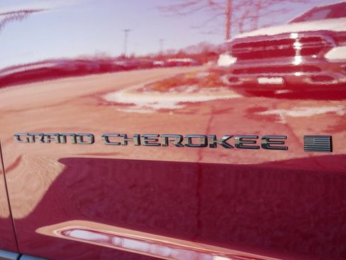 Certified 2024 Jeep Grand Cherokee Altitude image 18