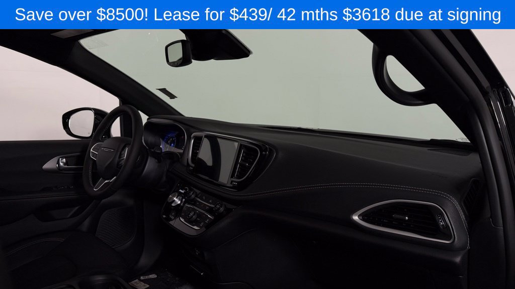 New 2027 Chrysler Pacifica Select FWD image 32