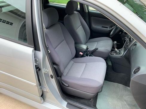 Used 2006 Pontiac Vibe w/ Sport Package FWD image 25