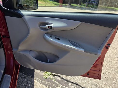 Used 2011 Toyota Corolla LE FWD image 21