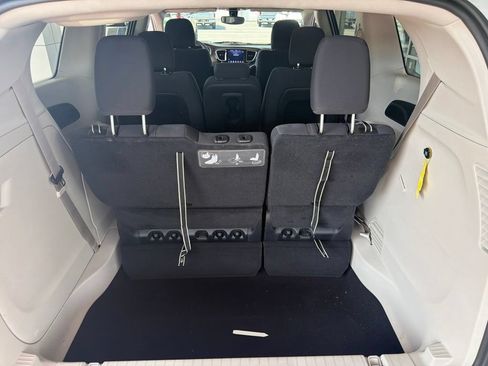 Used 2018 Chrysler Pacifica Touring Plus FWD image 7