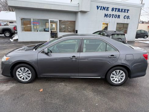 Used 2013 Toyota Camry LE image 3