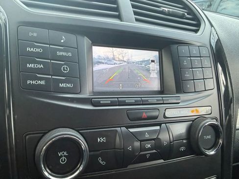 Used 2018 Ford Explorer XLT image 17