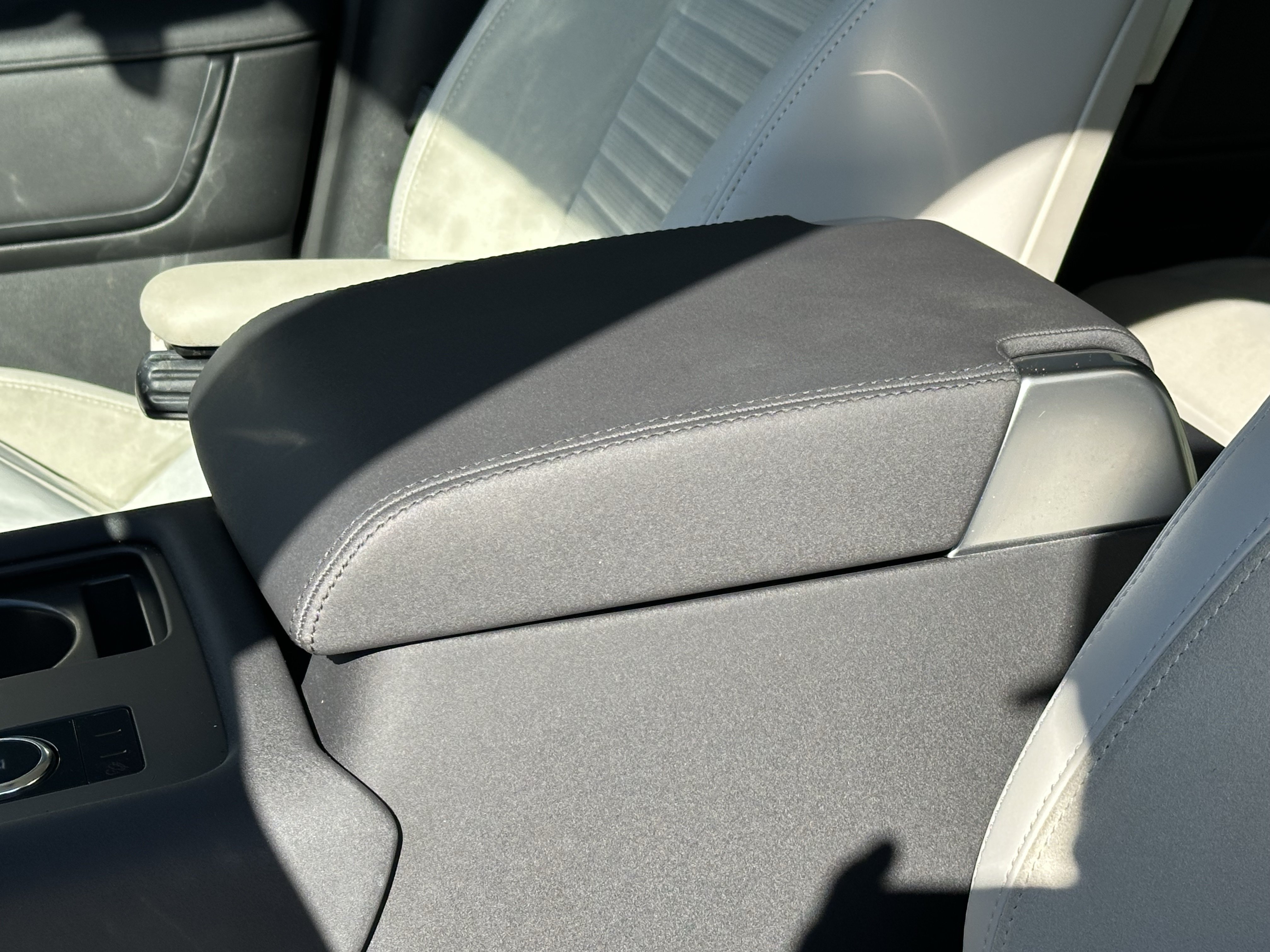 Certified 2023 Land Rover Discovery S AWD/4WD image 27