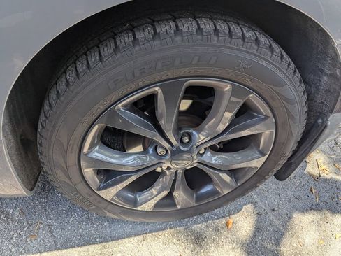 Used 2020 Chrysler Pacifica Touring w/ S Appearance Package FWD image 9