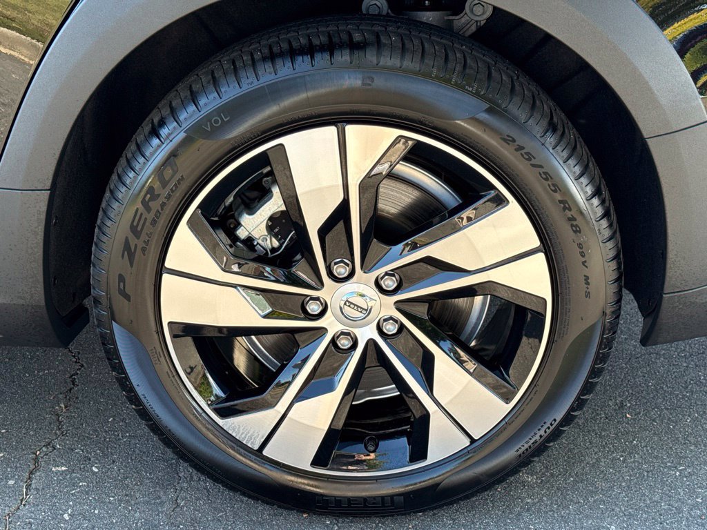 Used 2025 Volvo V60 B5 Cross Country Plus AWD/4WD image 12