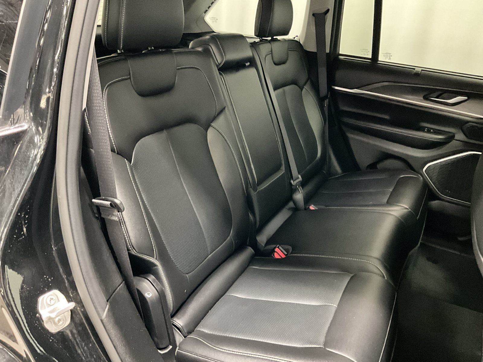 Used 2022 Jeep Grand Cherokee Limited 4xe w/ Luxury Tech Group II AWD/4WD image 25