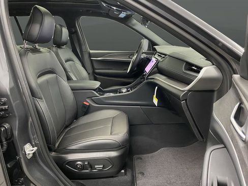 New 2025 Jeep Grand Cherokee Limited w/ Trailer Tow Package image 33