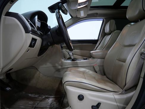 Used 2017 Jeep Grand Cherokee Overland w/ Jeep Active Safety Group image 13