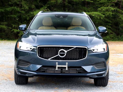 Used 2018 Volvo XC60 T5 Momentum w/ Vision Package image 35