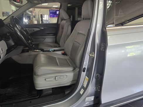 Used 2019 Honda Pilot Touring image 9
