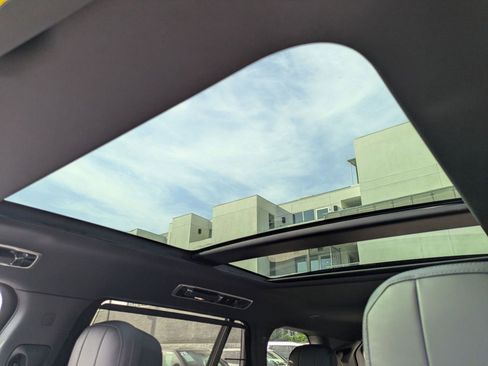 New 2026 Land Rover Range Rover Long Wheelbase SE image 22