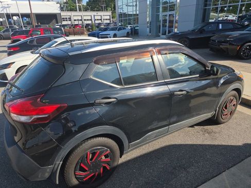 Used 2019 Nissan Kicks S w/ Exterior Electronics Package FWD image 4