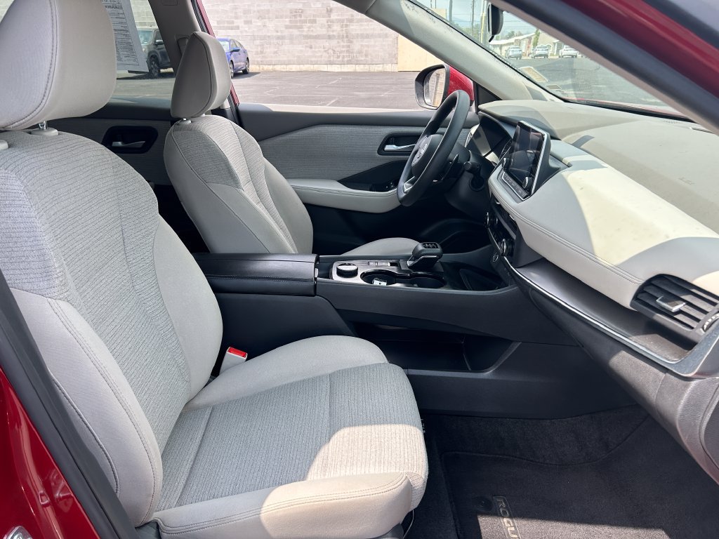 Used 2023 Nissan Rogue SV AWD/4WD image 33