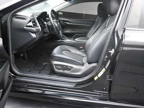 Used 2020 Toyota Camry SE FWD image 12