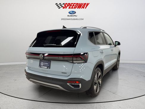 Used 2025 Volkswagen Taos SE image 5