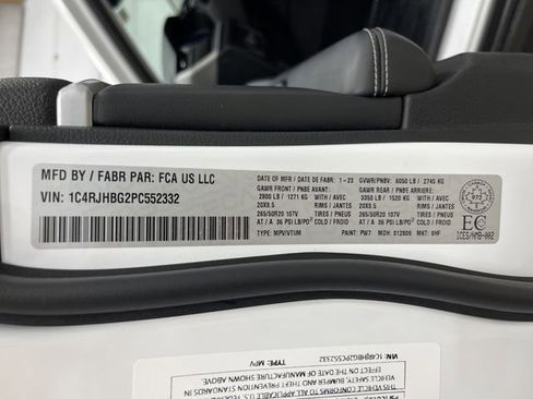 Used 2023 Jeep Grand Cherokee Limited w/ Luxury Tech Group II image 39