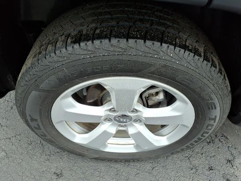 Used 2020 Jeep Compass Latitude w/ Cold Weather Group image 5