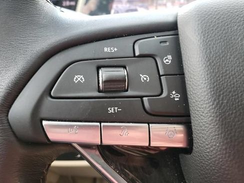Used 2024 Cadillac Escalade ESV Premium Luxury AWD/4WD image 21