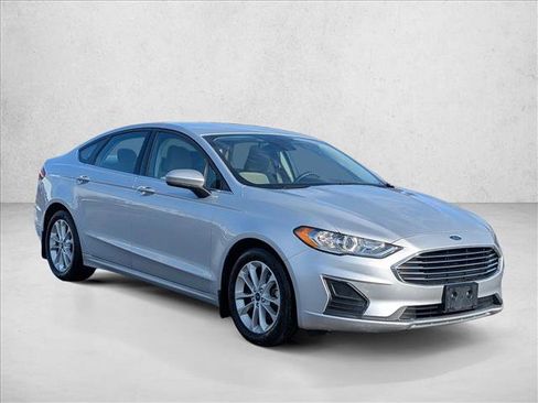 Used 2019 Ford Fusion SE image 3