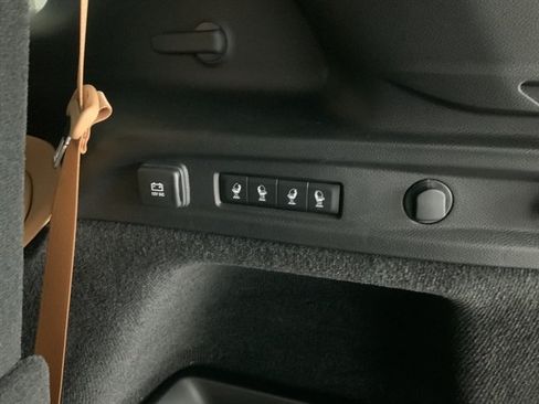 Used 2024 Jeep Grand Cherokee L Summit w/ High Altitude Package AWD/4WD image 11