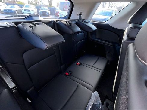 New 2026 Nissan Pathfinder Platinum w/ Cargo Package AWD/4WD image 33