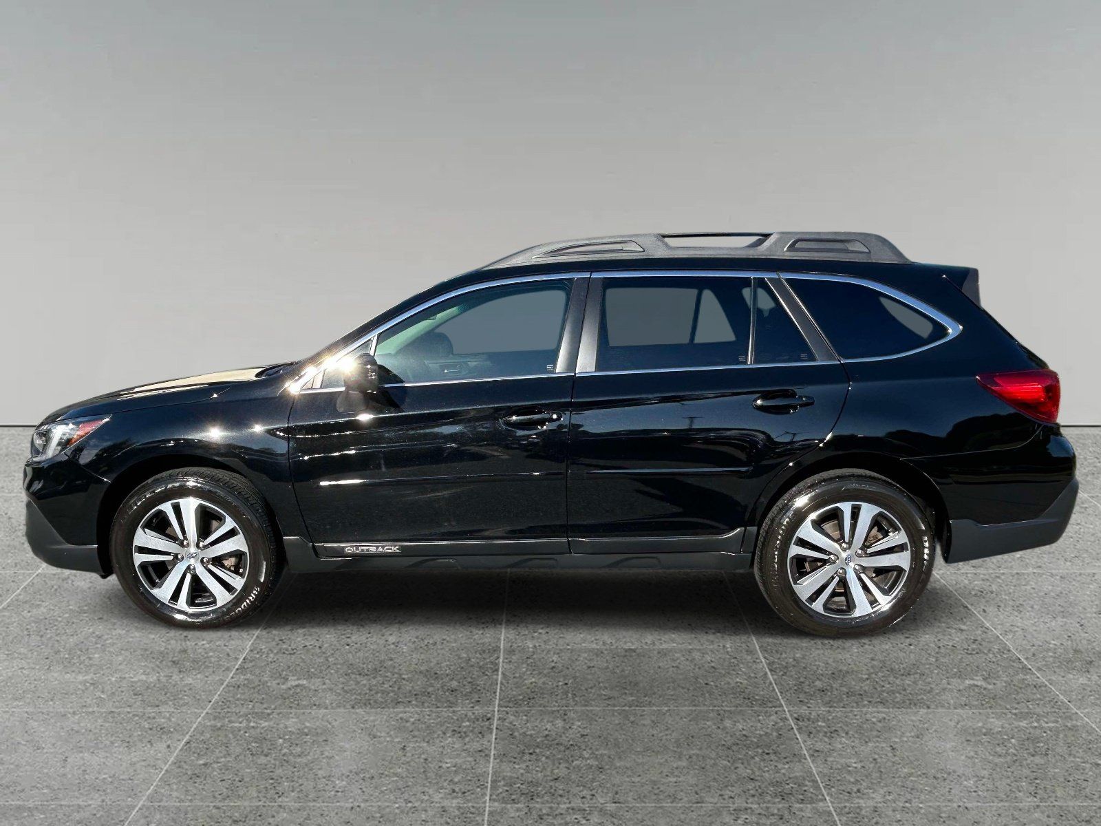Used 2019 Subaru Outback 2.5i Limited AWD/4WD image 2