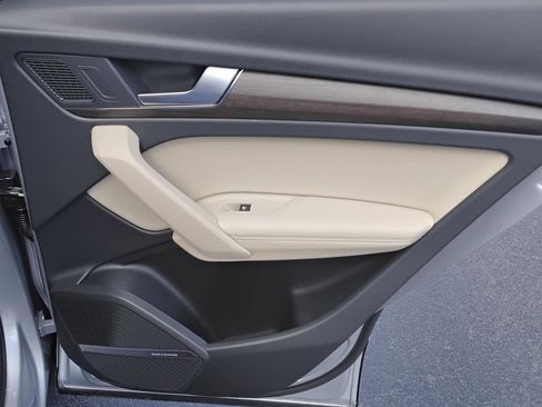Certified 2024 Audi Q5 e Premium Plus image 24
