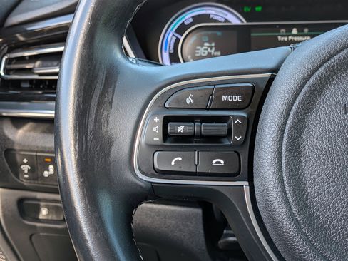 Used 2021 Kia Niro LXS image 25