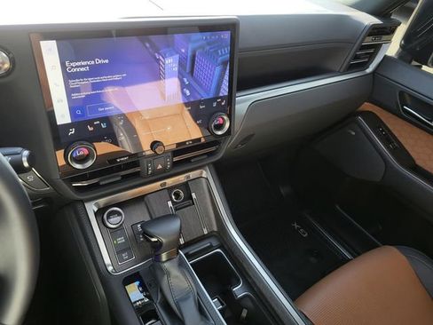 Used 2025 Lexus GX 550 w/ Accessory Package (2T) image 22