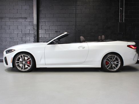 Used 2024 BMW M440i Convertible RWD image 3