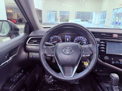 Used 2018 Toyota Camry SE image 15